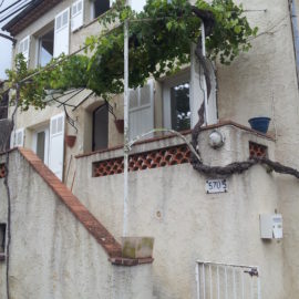 TROIS PIECES DANS MAISON A MOUGINS